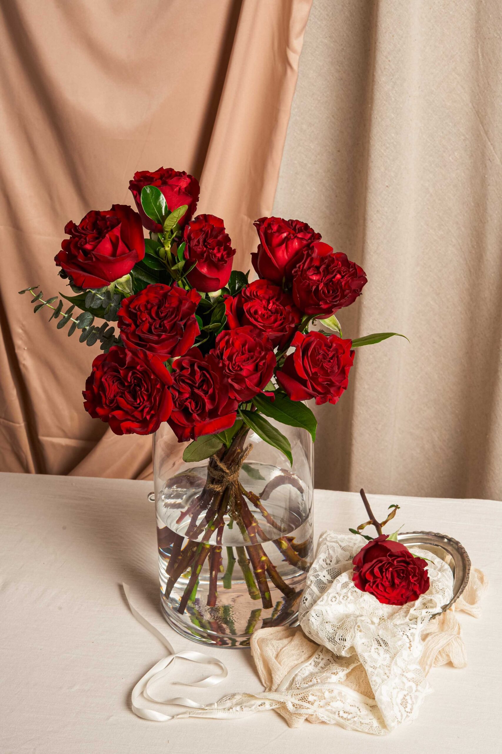 Red roses bouquet in a vase